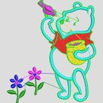 小熊维尼采蜜花丛 卡通童装